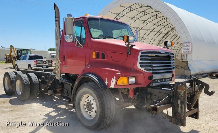 image for item MO9200 2003 Sterling LT9500 dump truck