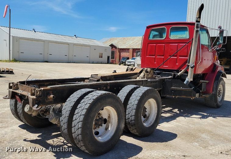 image for item MO9200 2003 Sterling LT9500 dump truck