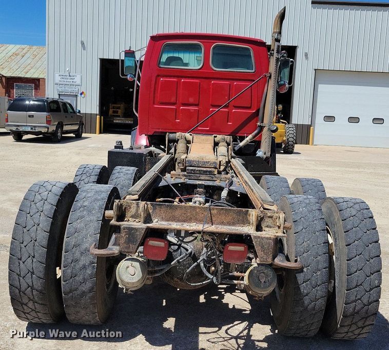 image for item MO9200 2003 Sterling LT9500 dump truck