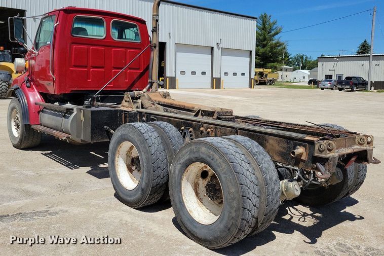 image for item MO9200 2003 Sterling LT9500 dump truck