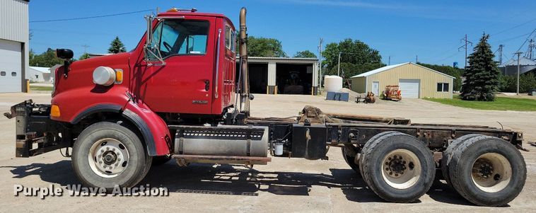 image for item MO9200 2003 Sterling LT9500 dump truck
