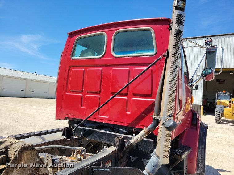 image for item MO9200 2003 Sterling LT9500 dump truck