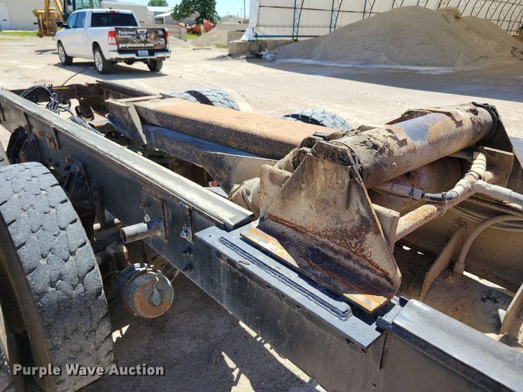 image for item MO9200 2003 Sterling LT9500 dump truck