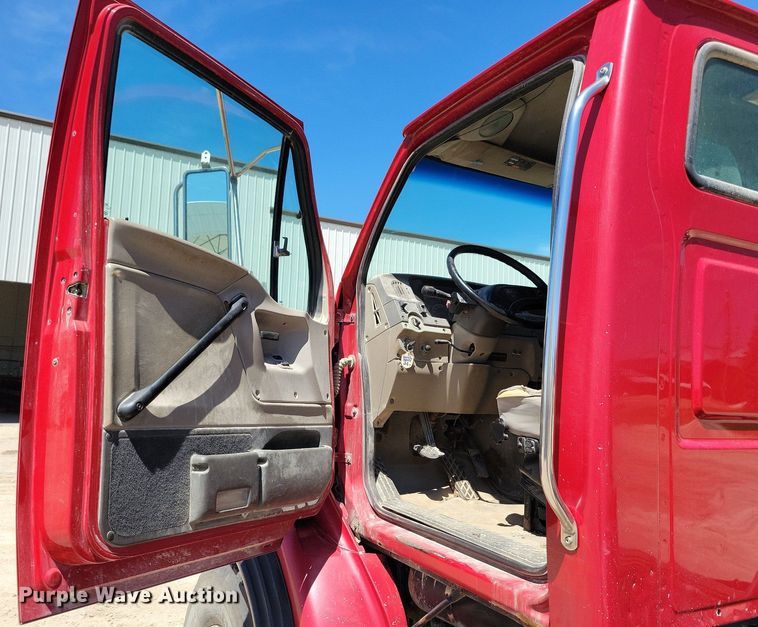 image for item MO9200 2003 Sterling LT9500 dump truck