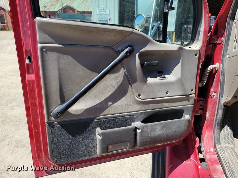 image for item MO9200 2003 Sterling LT9500 dump truck