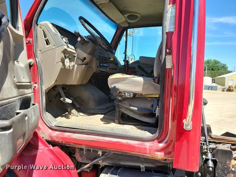 image for item MO9200 2003 Sterling LT9500 dump truck