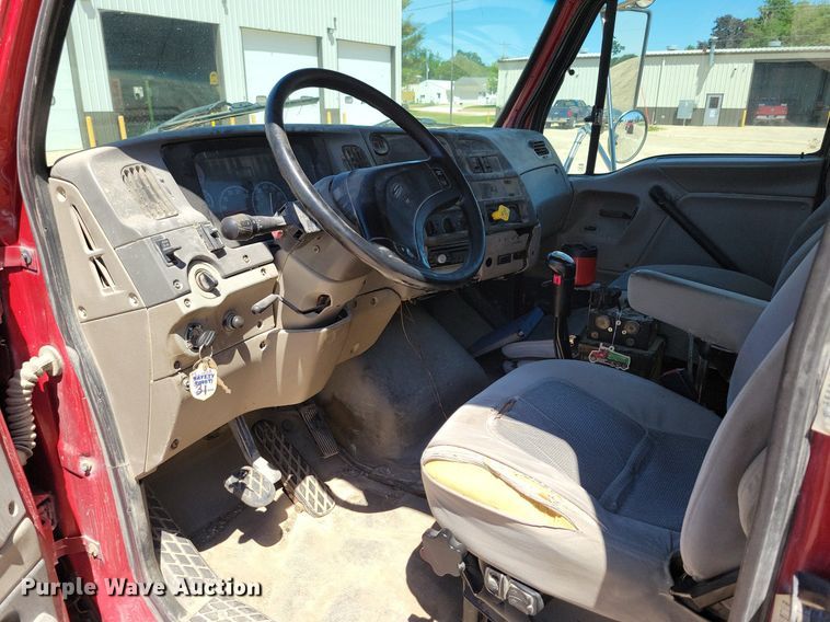 image for item MO9200 2003 Sterling LT9500 dump truck