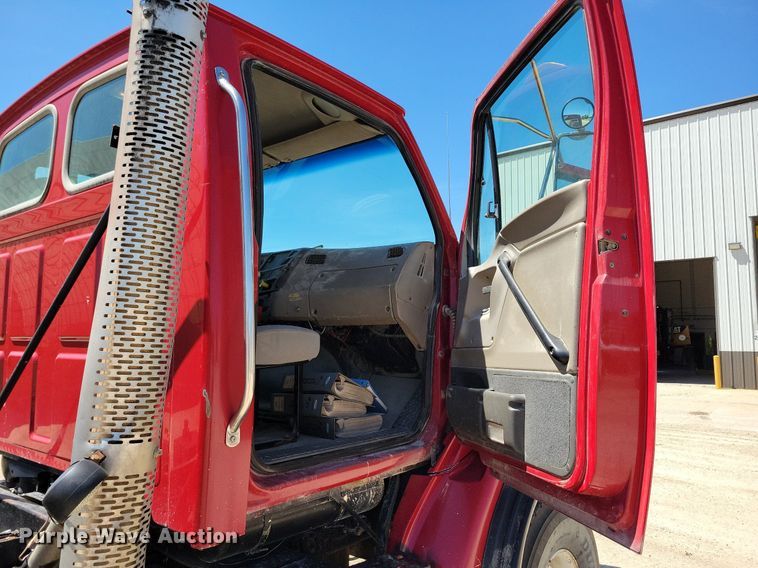 image for item MO9200 2003 Sterling LT9500 dump truck