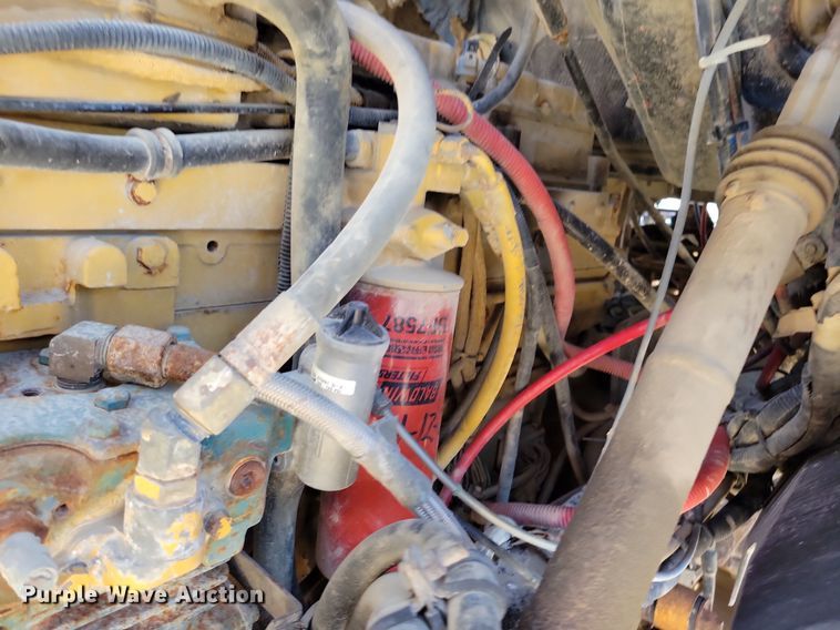 image for item MO9200 2003 Sterling LT9500 dump truck