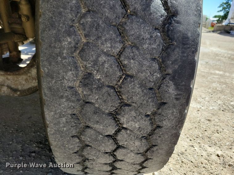 image for item MO9200 2003 Sterling LT9500 dump truck