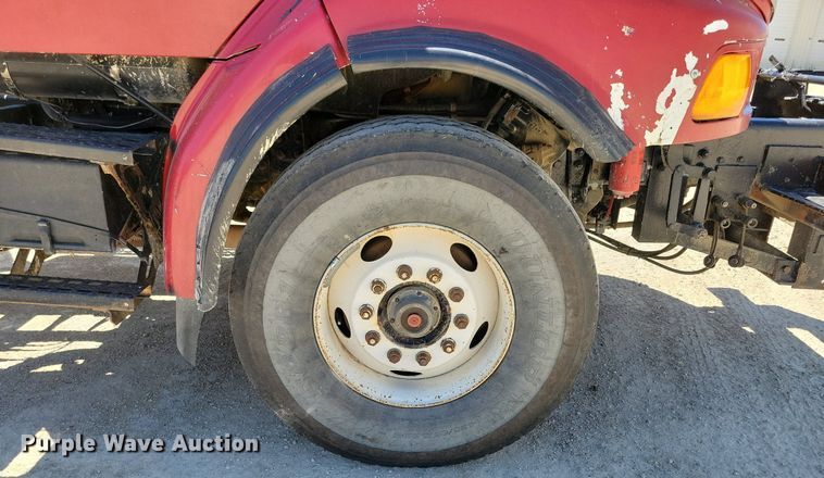 image for item MO9200 2003 Sterling LT9500 dump truck