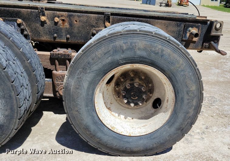 image for item MO9200 2003 Sterling LT9500 dump truck