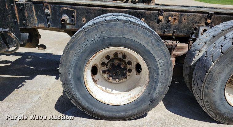 image for item MO9200 2003 Sterling LT9500 dump truck