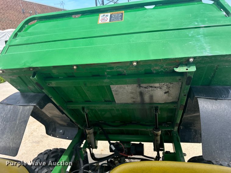 image for item MO9237 2006 John Deere  Gator HPX utility vehicle