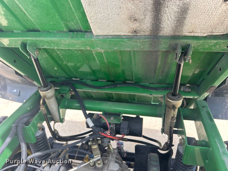image for item MO9237 2006 John Deere  Gator HPX utility vehicle