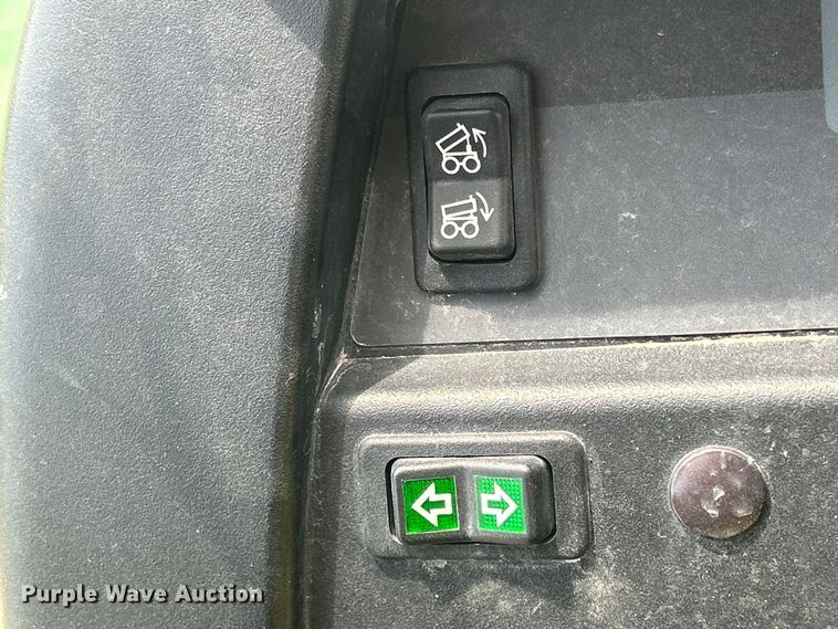 image for item MO9237 2006 John Deere  Gator HPX utility vehicle