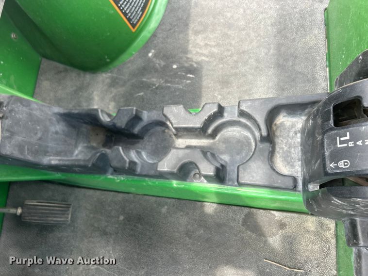 image for item MO9237 2006 John Deere  Gator HPX utility vehicle