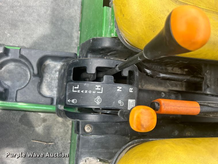 image for item MO9237 2006 John Deere  Gator HPX utility vehicle