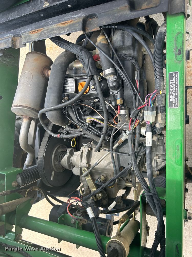 image for item MO9237 2006 John Deere  Gator HPX utility vehicle