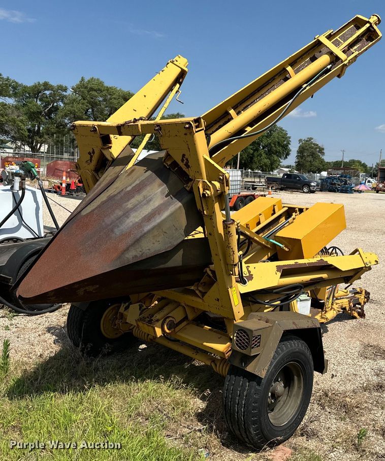 image for item MU9795 1985 Vermeer TS44A tree spade