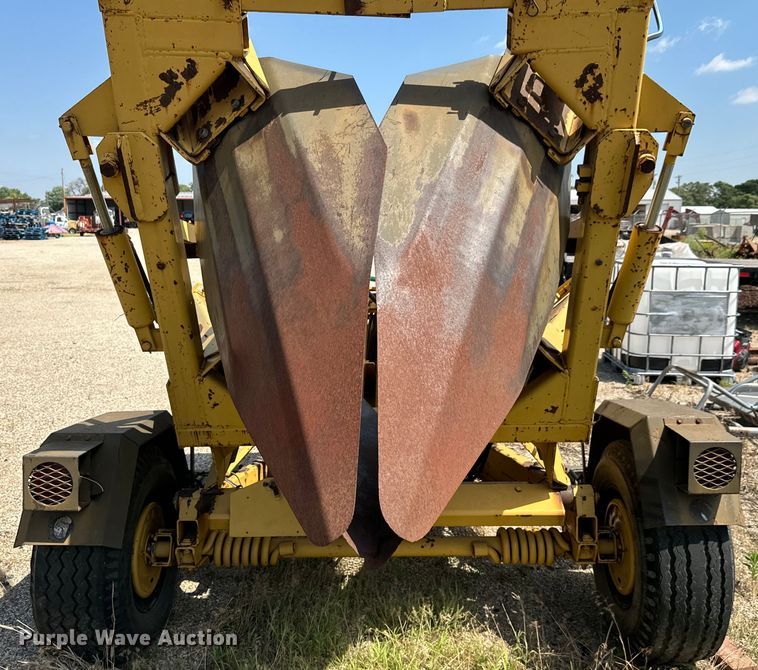 image for item MU9795 1985 Vermeer TS44A tree spade