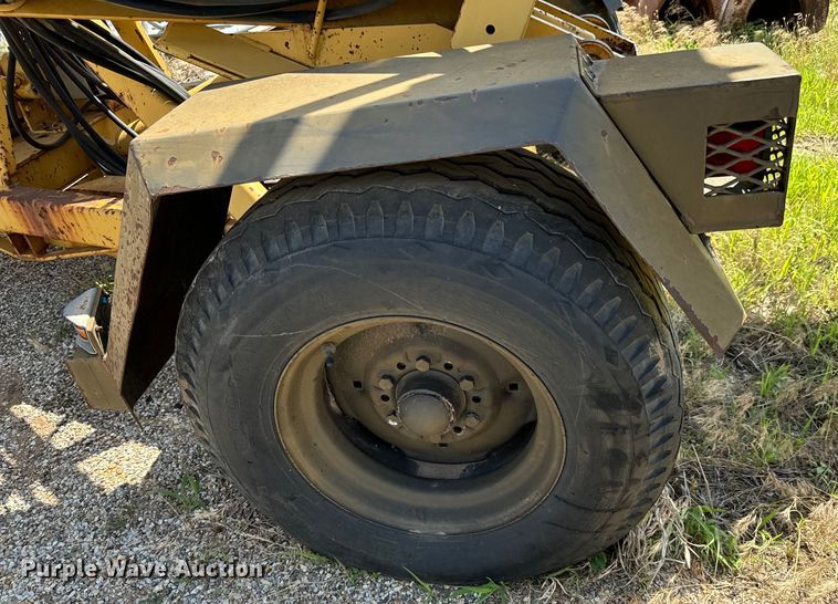 image for item MU9795 1985 Vermeer TS44A tree spade