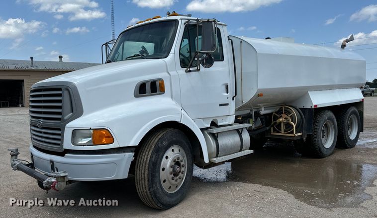image for item MU9799 1999 Sterling water truck