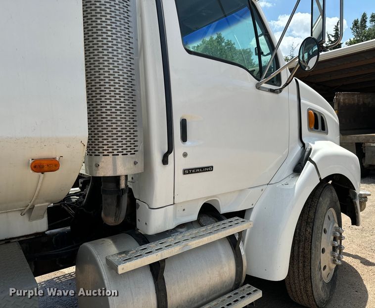 image for item MU9799 1999 Sterling water truck