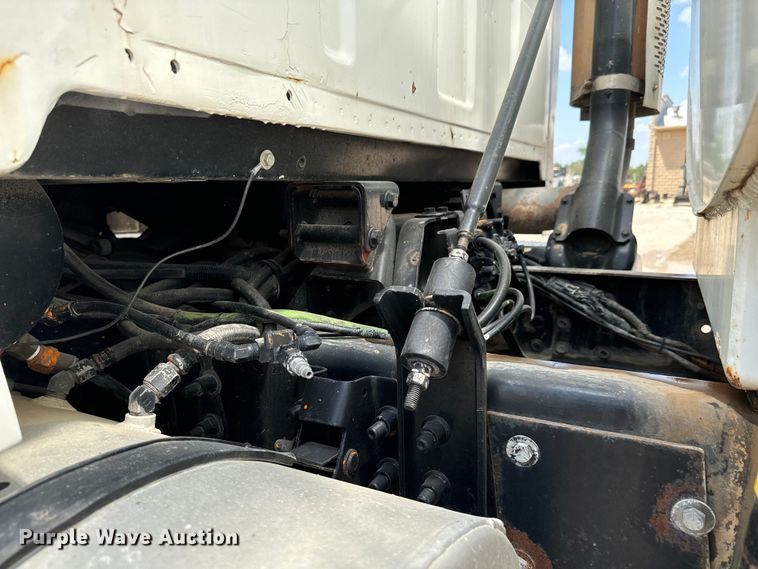 image for item MU9799 1999 Sterling water truck