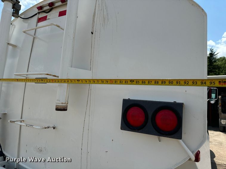 image for item MU9799 1999 Sterling water truck