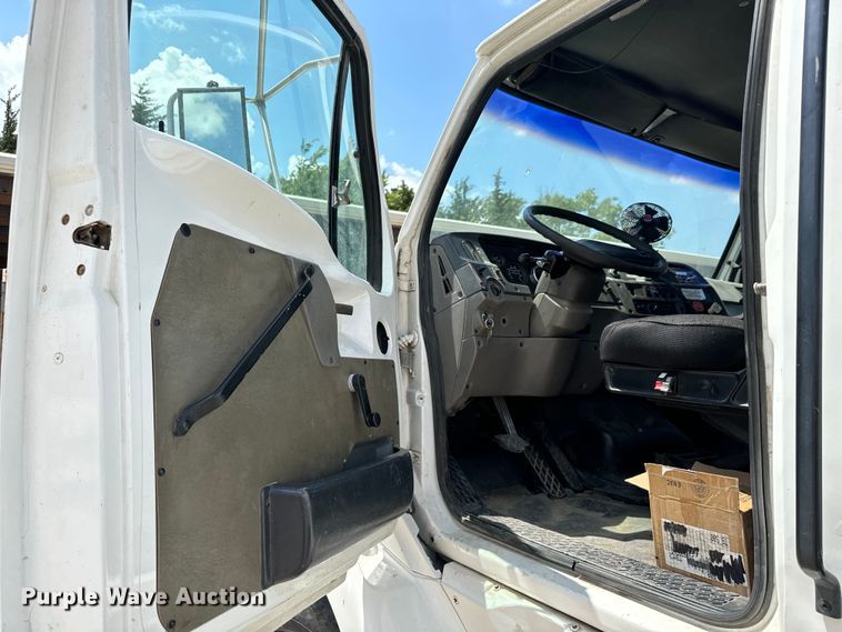 image for item MU9799 1999 Sterling water truck