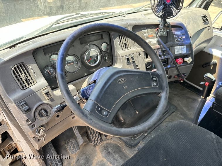 image for item MU9799 1999 Sterling water truck