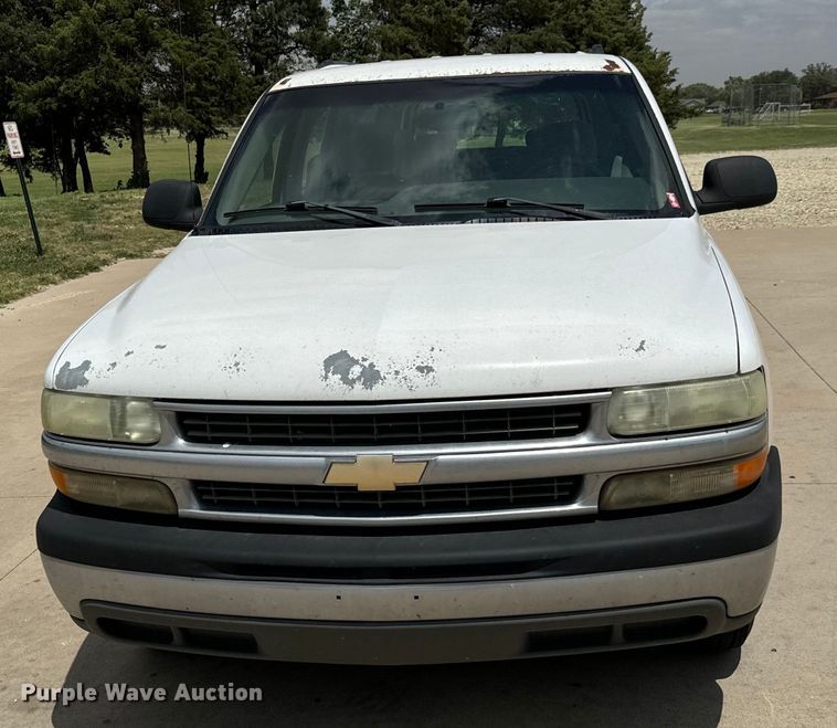 image for item MU9811 2004 Chevrolet  Suburban  SUV