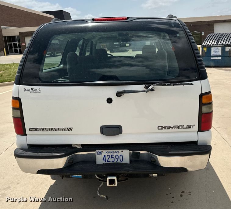 image for item MU9811 2004 Chevrolet  Suburban  SUV