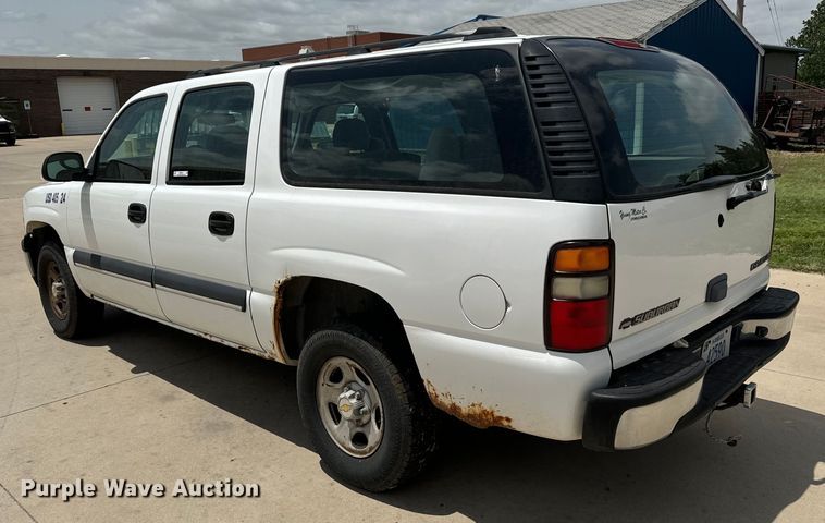 image for item MU9811 2004 Chevrolet  Suburban  SUV