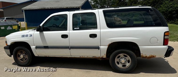 image for item MU9811 2004 Chevrolet  Suburban  SUV