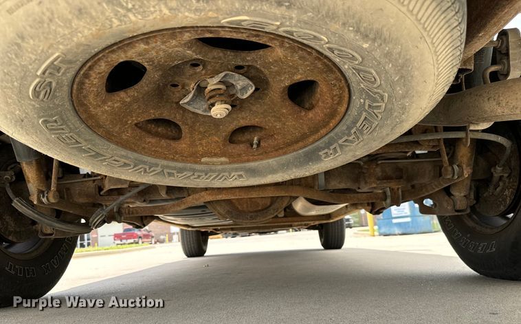 image for item MU9811 2004 Chevrolet  Suburban  SUV