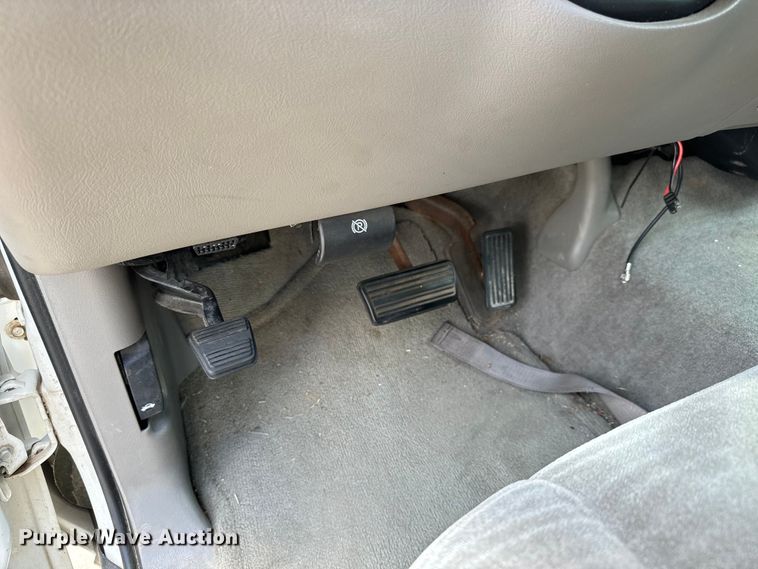 image for item MU9811 2004 Chevrolet  Suburban  SUV