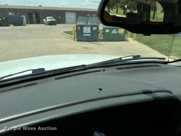 image for item MU9811 2004 Chevrolet  Suburban  SUV