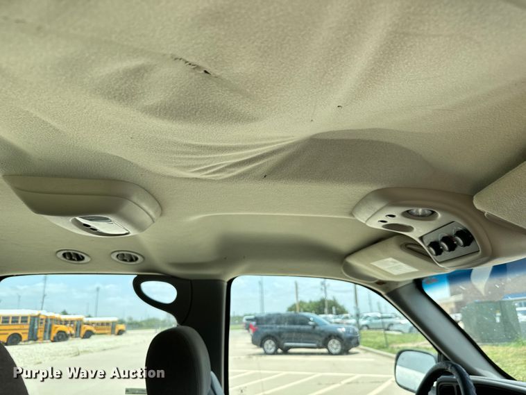 image for item MU9811 2004 Chevrolet  Suburban  SUV