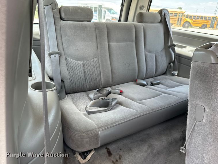 image for item MU9811 2004 Chevrolet  Suburban  SUV