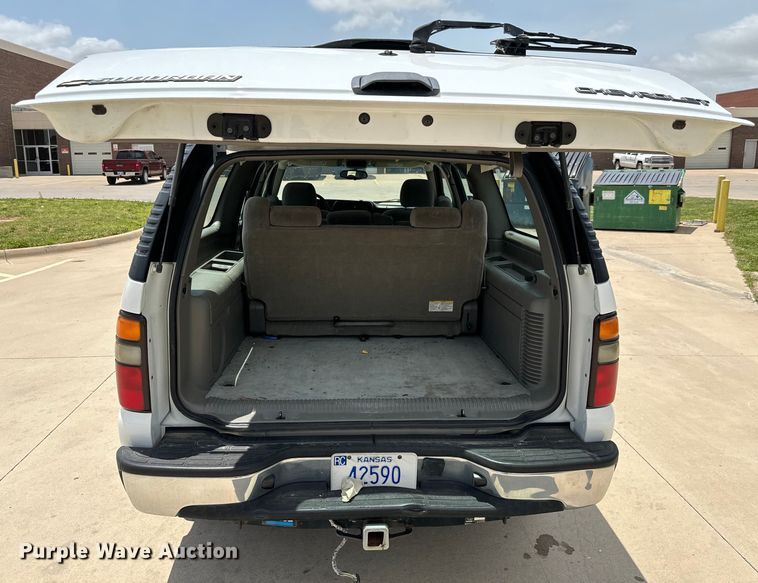 image for item MU9811 2004 Chevrolet  Suburban  SUV