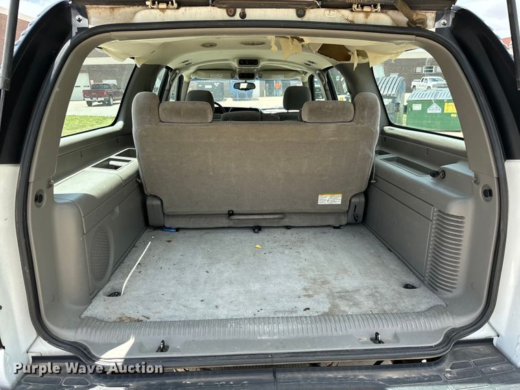 image for item MU9811 2004 Chevrolet  Suburban  SUV