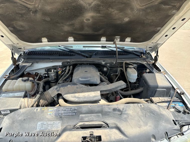 image for item MU9811 2004 Chevrolet  Suburban  SUV