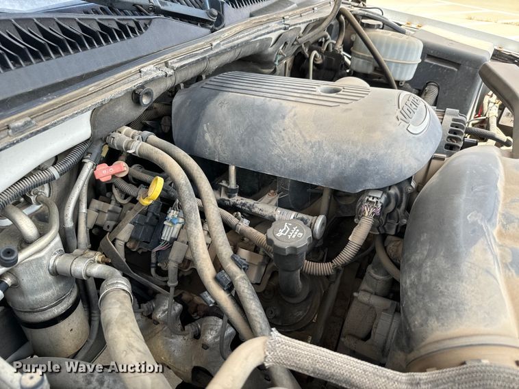 image for item MU9811 2004 Chevrolet  Suburban  SUV