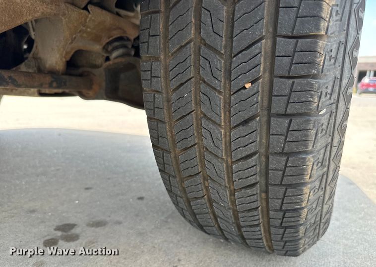 image for item MU9811 2004 Chevrolet  Suburban  SUV