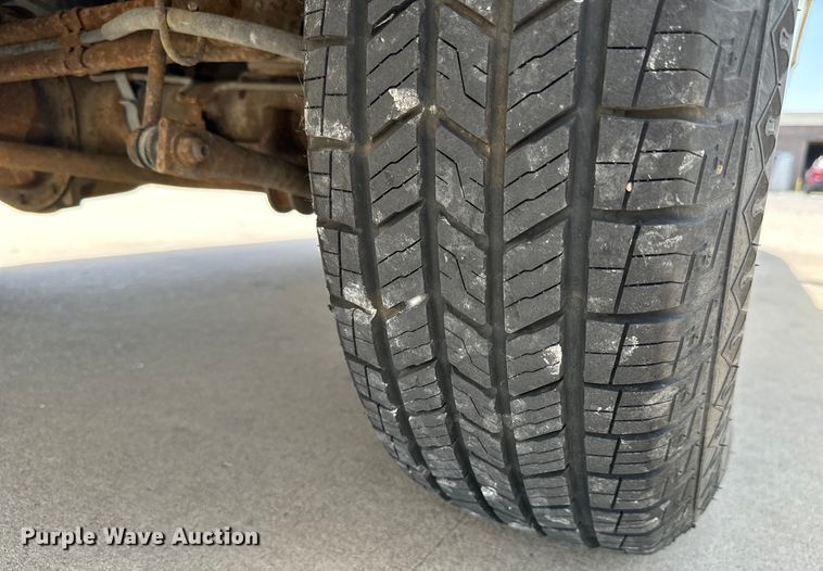 image for item MU9811 2004 Chevrolet  Suburban  SUV