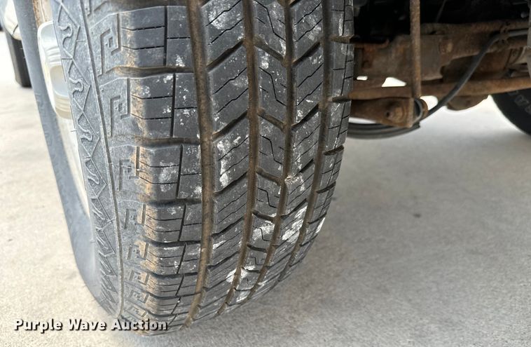 image for item MU9811 2004 Chevrolet  Suburban  SUV