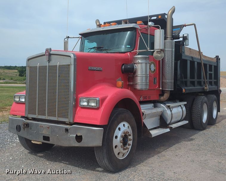 image for item NG9891 2002 Kenworth  W900 dump truck