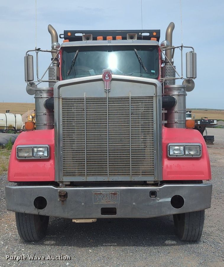 image for item NG9891 2002 Kenworth  W900 dump truck